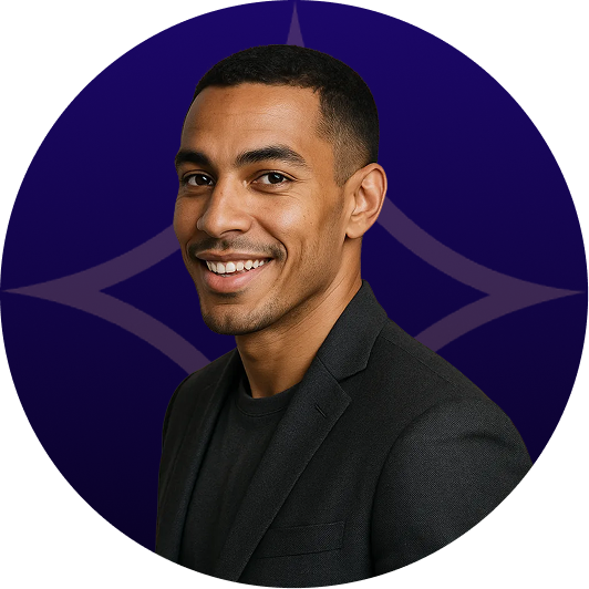 SNØW Ai : Portrait souriant. Solutions IA personnalisées pour votre entreprise.